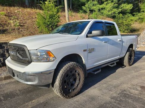 Used 2020 RAM 1500 Classic SLT image 2