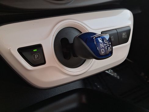 Used 2017 Toyota Prius Two image 17