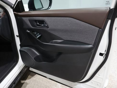 Used 2023 Nissan Rogue S image 23