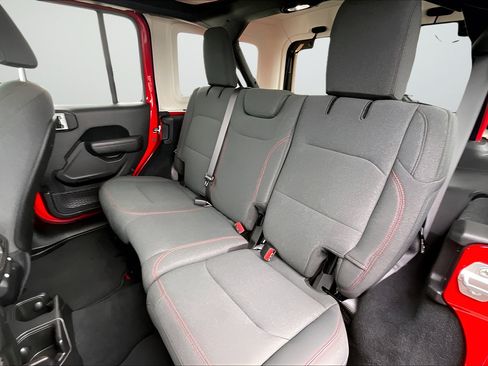 Used 2026 Jeep Wrangler Unlimited Rubicon AWD/4WD image 19