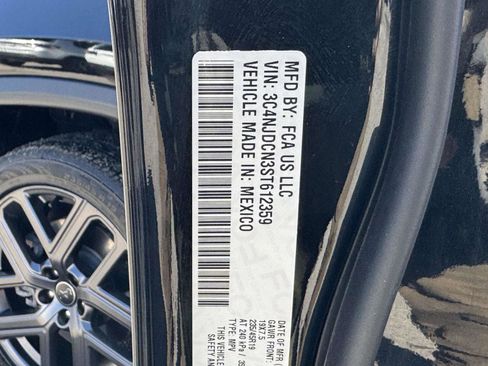 Used 2025 Jeep Compass Limited w/ Sun & Sound Group AWD/4WD image 32