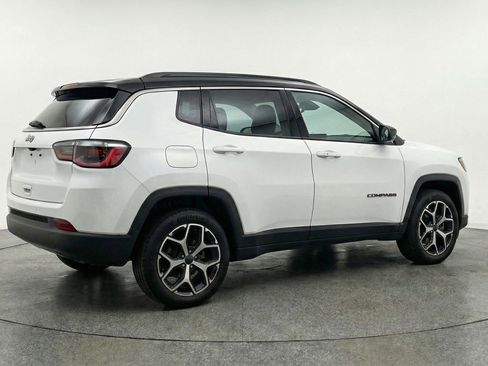 Used 2025 Jeep Compass Limited image 9