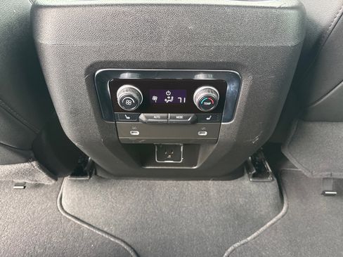 Used 2024 Chevrolet Suburban Z71 w/ Off-Road Capability Package image 27