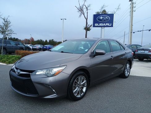 Used 2017 Toyota Camry SE image 1
