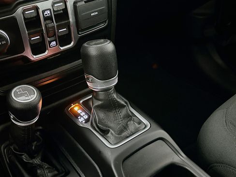 Used 2022 Jeep Wrangler Willys image 24