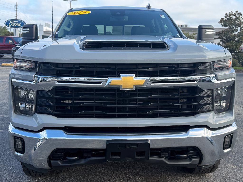 Used 2024 Chevrolet Silverado 2500 LT w/ All Star Edition AWD/4WD image 6