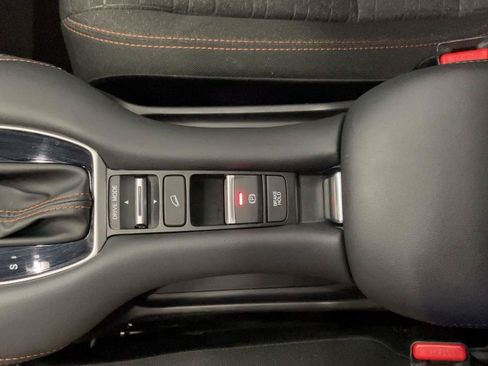 Certified 2025 Honda HR-V Sport image 40
