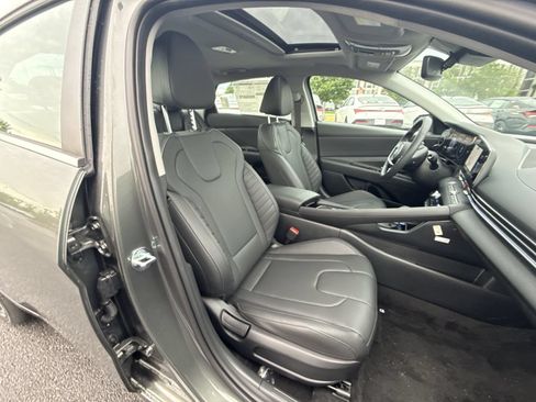 New 2026 Hyundai Elantra Limited FWD image 27
