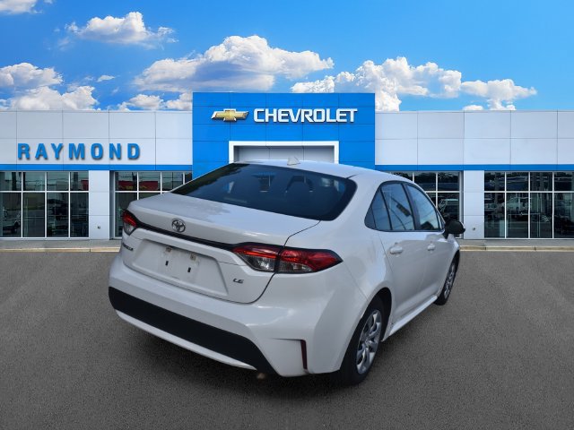 Used 2022 Toyota Corolla LE FWD image 3