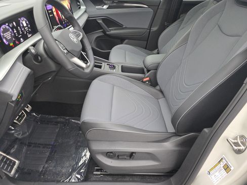 New 2026 Volkswagen Tiguan SE R-Line image 18