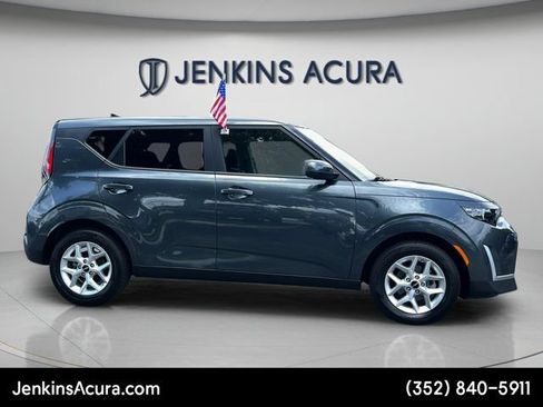 Used 2025 Kia Soul LX w/ LX Technology Package FWD image 2