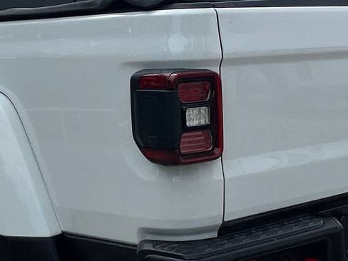 Used 2024 Jeep Gladiator Rubicon AWD/4WD image 31