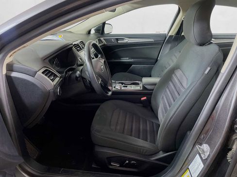 Used 2018 Ford Fusion SE w/ Fusion SE Technology Package FWD image 19