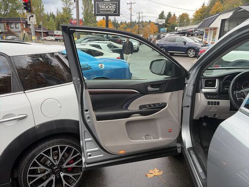 Used 2015 Toyota Highlander Limited Platinum image 23