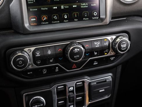 Used 2023 Jeep Wrangler Unlimited Sahara w/ LED Lighting Group AWD/4WD image 36
