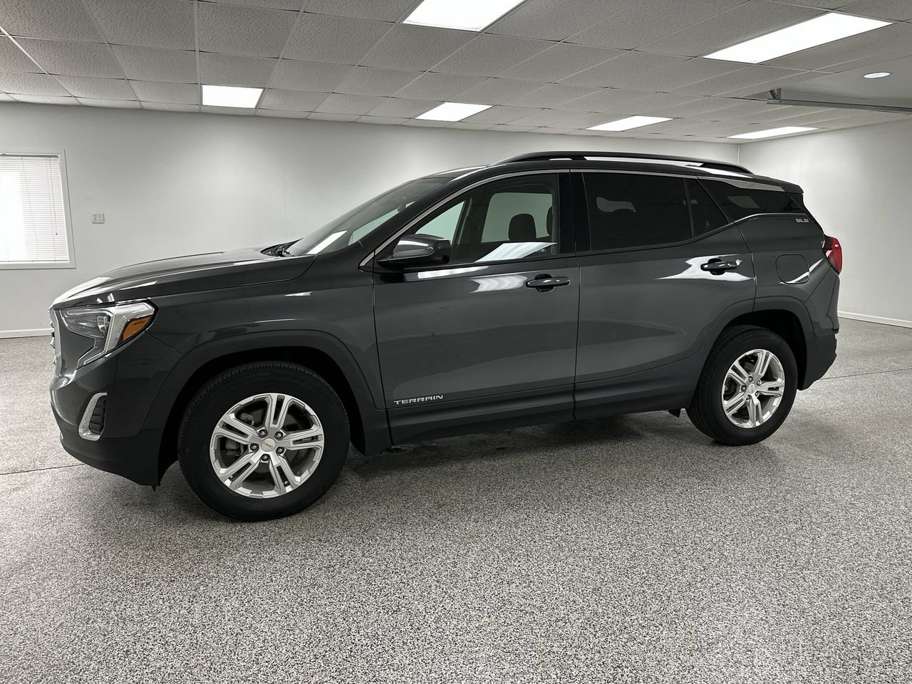 Used 2020 GMC Terrain SLE w/ Driver Convenience Package AWD/4WD image 4