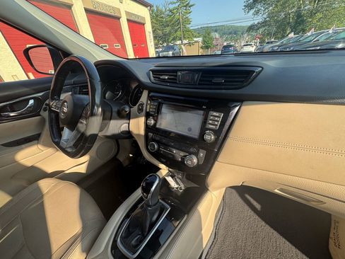 Used 2017 Nissan Rogue SL w/ SL Premium Package AWD/4WD image 40