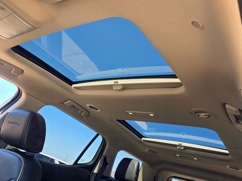 Used 2019 GMC Acadia Denali image 3