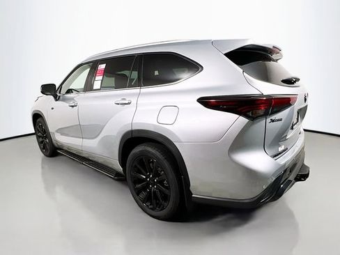 New 2025 Toyota Highlander Limited AWD/4WD image 5