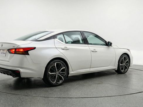 Used 2025 Nissan Altima 2.5 SR image 9