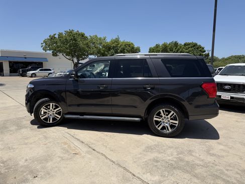 Certified 2023 Ford Expedition XLT RWD image 7
