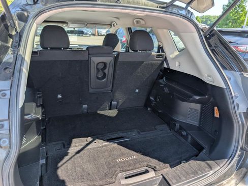 Used 2016 Nissan Rogue SV FWD image 6