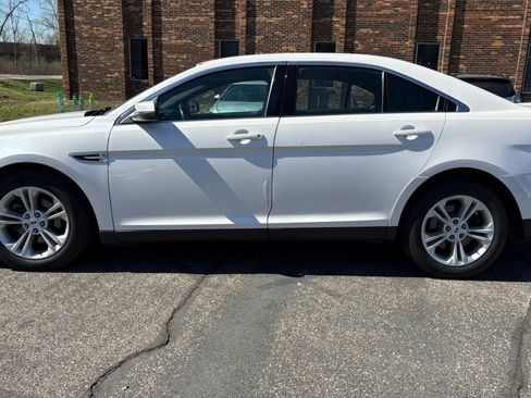 Used 2016 Ford Taurus SEL w/ Equipment Group 201A image 5