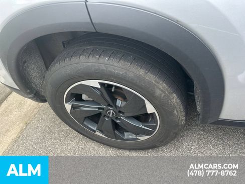Used 2024 Nissan Rogue SV AWD/4WD image 11