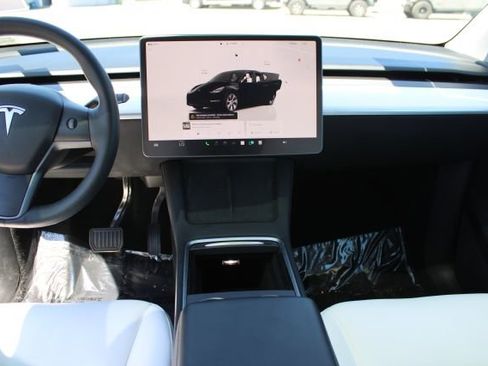 Used 2024 Tesla Model Y Long Range AWD/4WD image 12