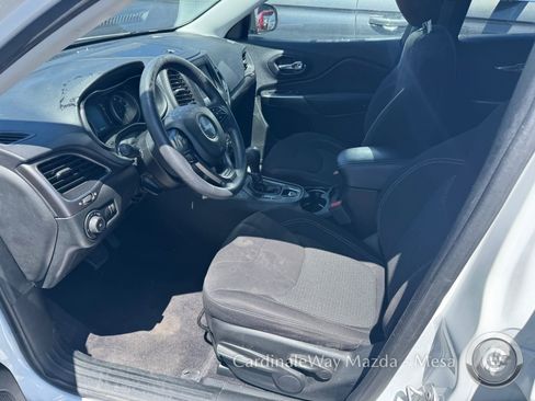 Used 2019 Jeep Cherokee Latitude w/ Popular Appearance Group AWD/4WD image 9