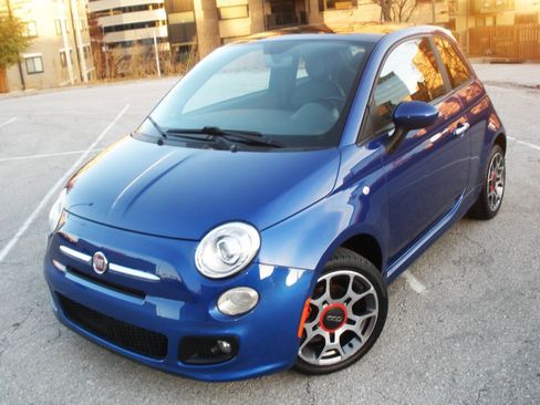 Used 2012 FIAT 500 Sport w/ Safety & Sound Pkg FWD image 1