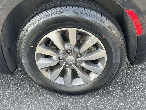 Used 2020 Chrysler Pacifica Touring-L Plus w/ Advanced Safetytec Group FWD image 7