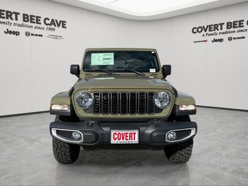 New 2025 Jeep Gladiator Sport image 2