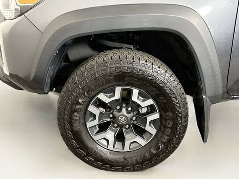 Certified 2022 Toyota Tacoma TRD Off-Road image 26