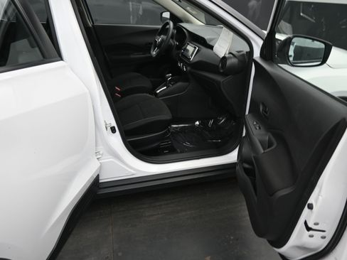 Used 2021 Nissan Kicks S FWD image 11
