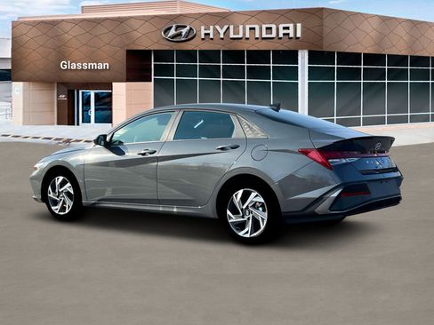 New 2025 Hyundai Elantra SEL image 4