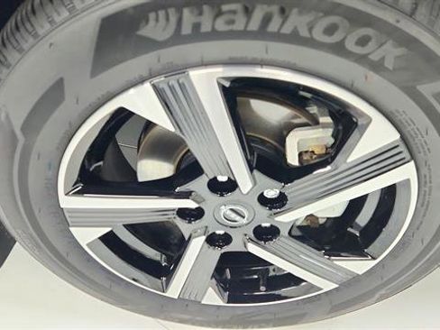 Used 2025 Nissan Sentra SV w/ Trunk Package image 32