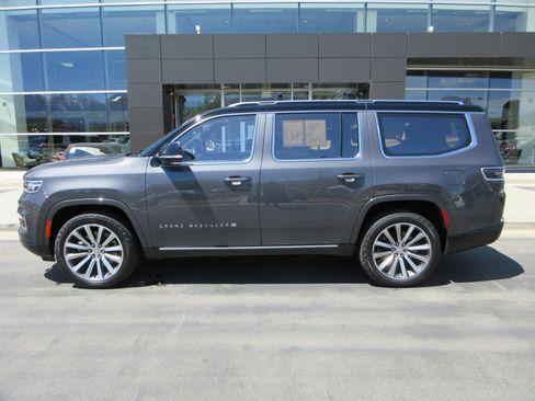 Used 2023 Jeep Grand Wagoneer Series II w/ Premium Group II AWD/4WD image 4