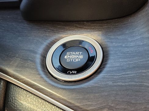 Used 2023 Jeep Grand Cherokee L Limited AWD/4WD image 28