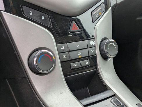 Used 2014 Chevrolet Cruze LT image 19