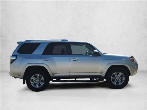 Used 2018 Toyota 4Runner SR5 RWD image 4