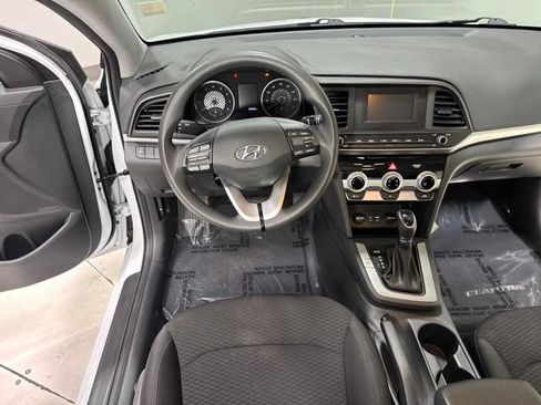 Used 2019 Hyundai Elantra SE w/ Cargo Package FWD image 13
