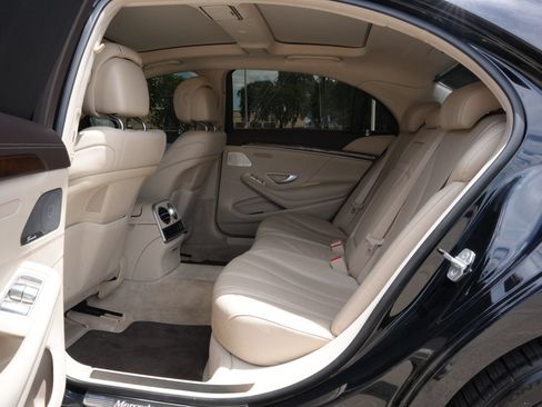 Used 2017 Mercedes-Benz S 550 Sedan image 19