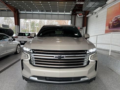 Used 2024 Chevrolet Tahoe High Country image 2