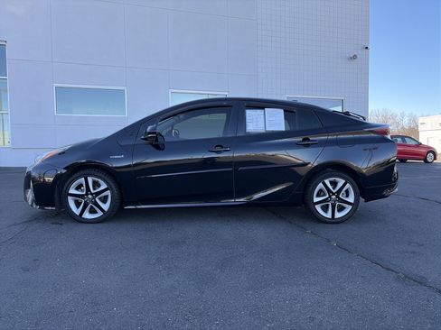 Used 2016 Toyota Prius Three Touring image 8