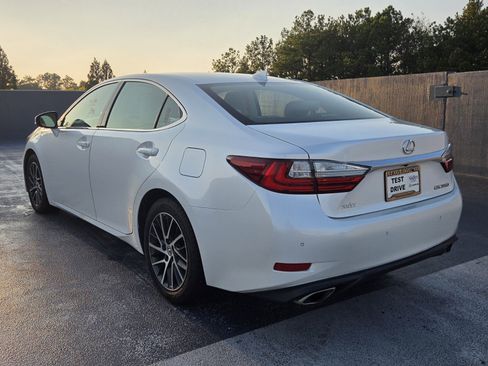 Used 2016 Lexus ES 350 w/ Luxury Package w/Wood Trim FWD image 3