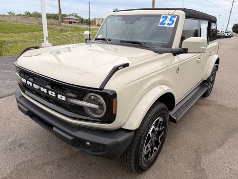 Used 2025 Ford Bronco Outer Banks AWD/4WD image 7