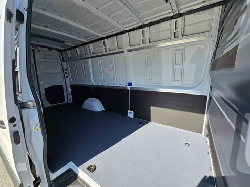 Used 2024 Mercedes-Benz Sprinter 2500 image 19
