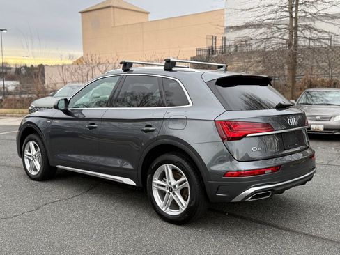 Used 2023 Audi Q5 e Premium w/ Convenience Package image 3