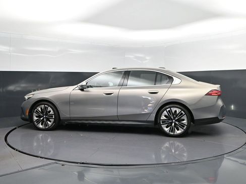 Certified 2026 BMW 530i image 4